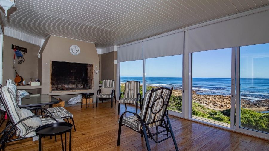 4 Bedroom Property for Sale in Perlemoenbaai Western Cape